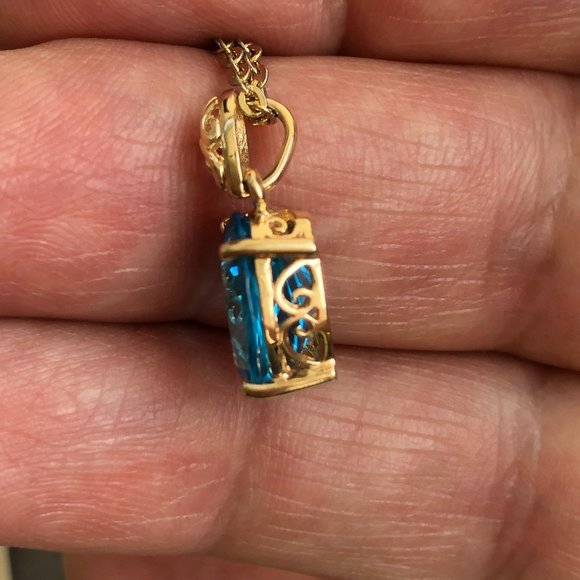 NEW - Macy's 14KT Solid Gold Genuine Oval Blue Topaz Pendant Glamcore Sparkly - Picture 13 of 17